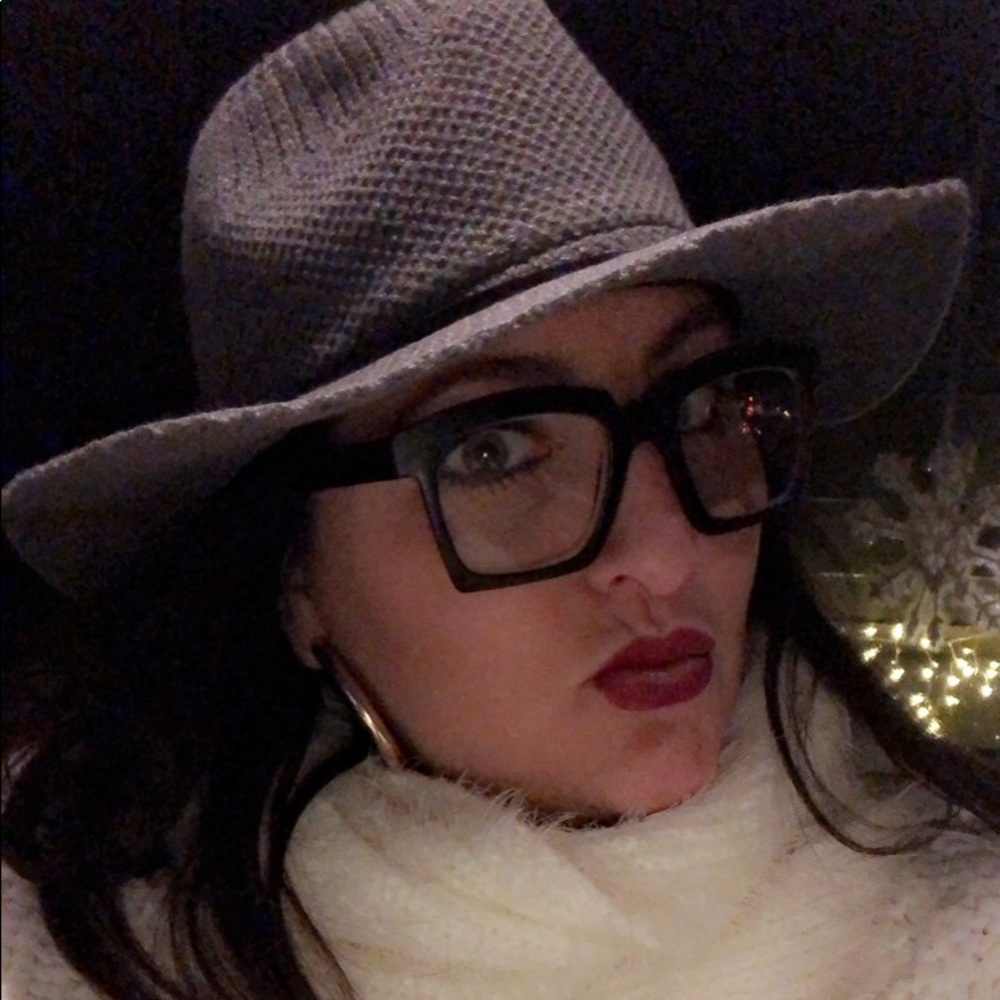 Meet your Posher, Lori